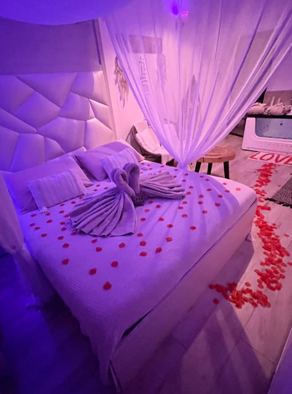 Villa Cocoon - Love Room Cocooning & 50 Nuances Cuges-les-Pins Exteriör bild