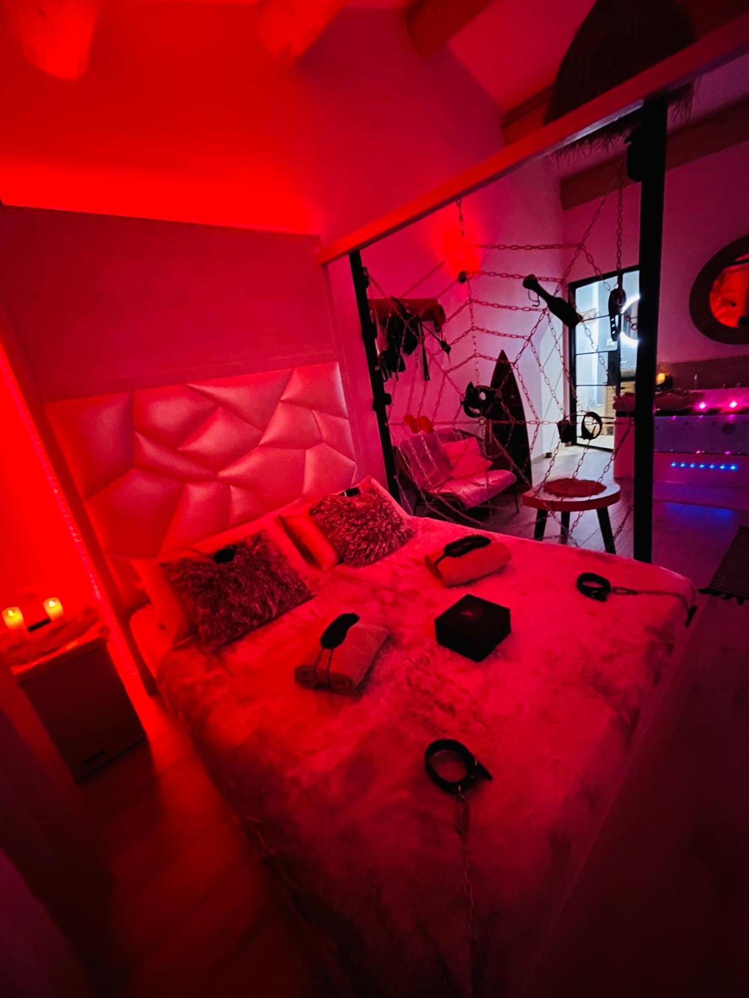 Villa Cocoon - Love Room Cocooning & 50 Nuances Cuges-les-Pins Exteriör bild